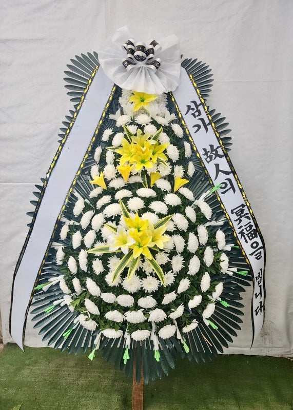 Sympathy Funeral Flower wreath Delivered in Korea